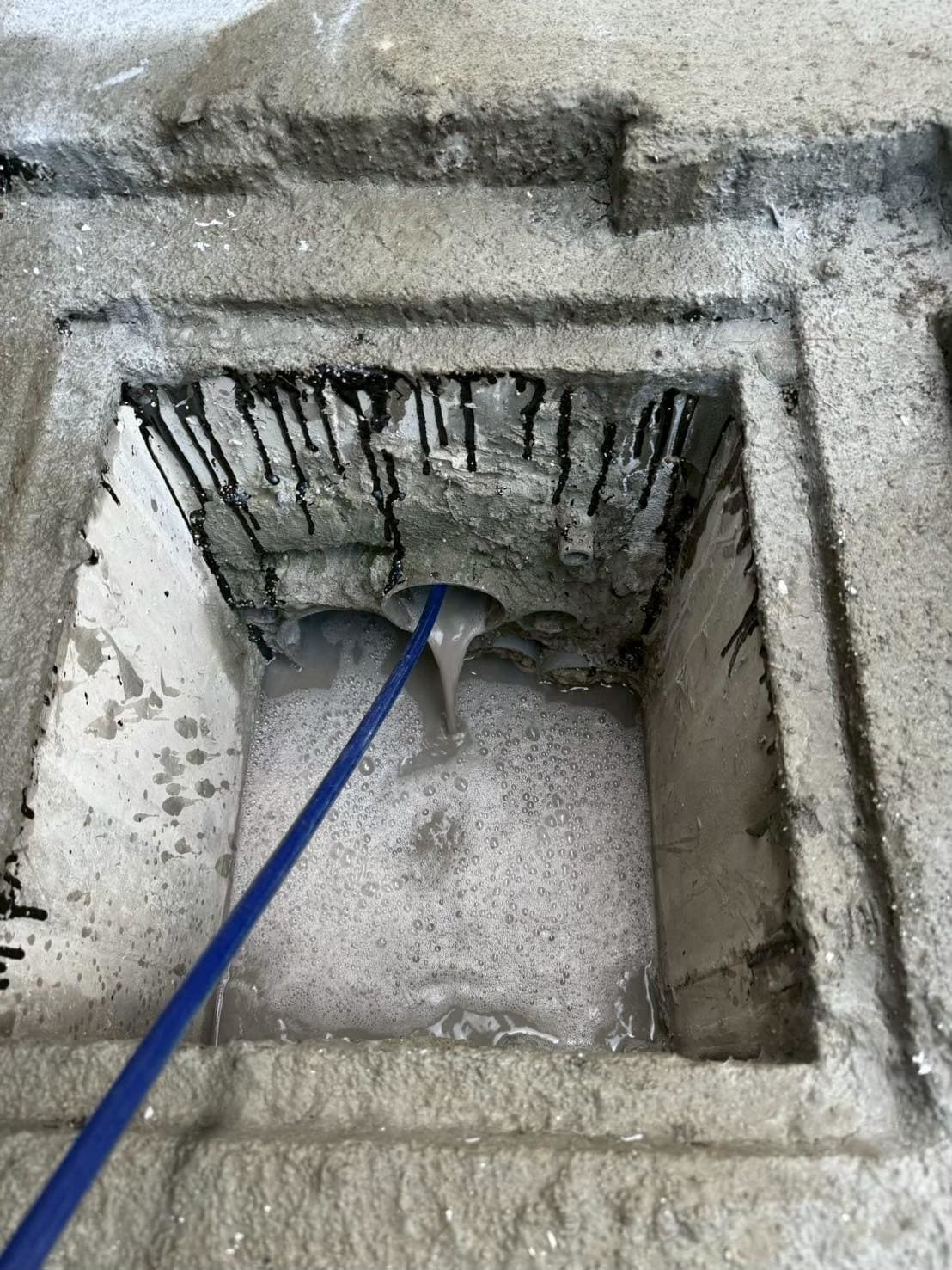 彰化餐廳廚房油垢管線水刀清洗施工過程